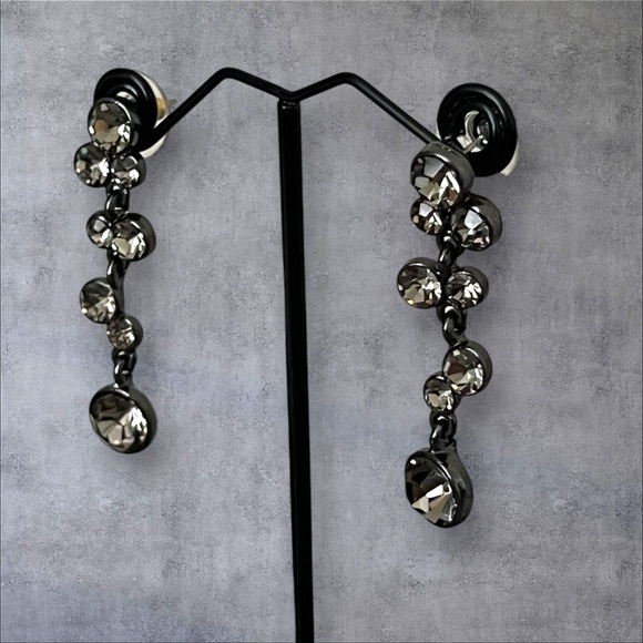 Long dangling crystal earrings black metal - Picture 3 of 5